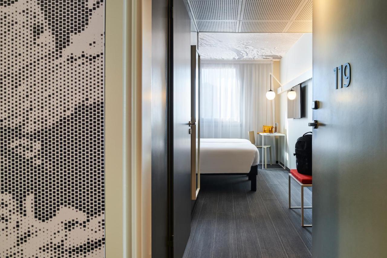 Ibis Montlhery Paris Sud Buitenkant foto