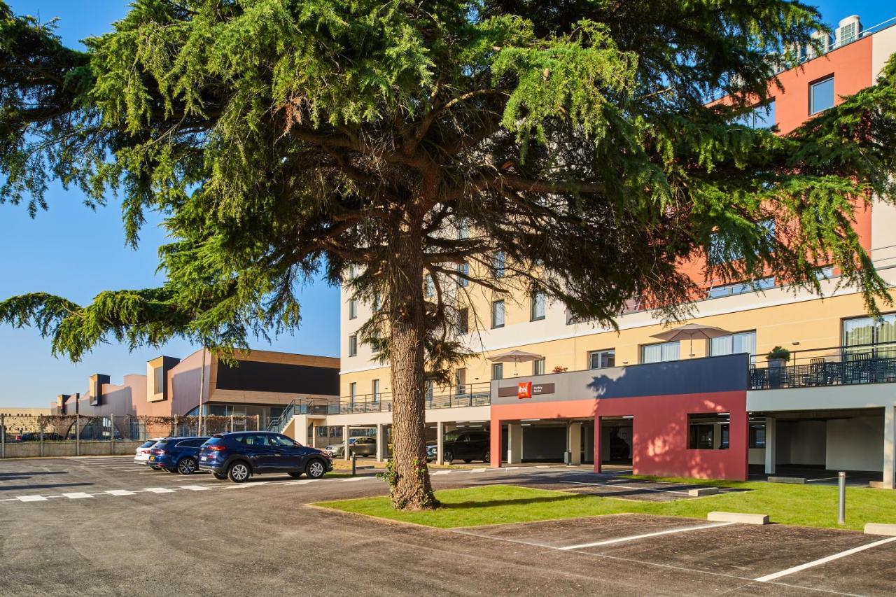 Ibis Montlhery Paris Sud Buitenkant foto