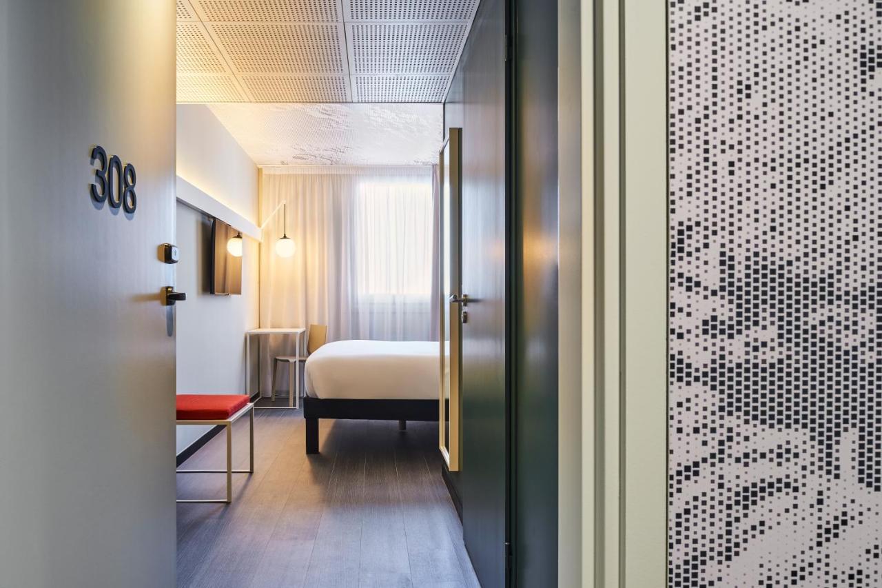 Ibis Montlhery Paris Sud Buitenkant foto