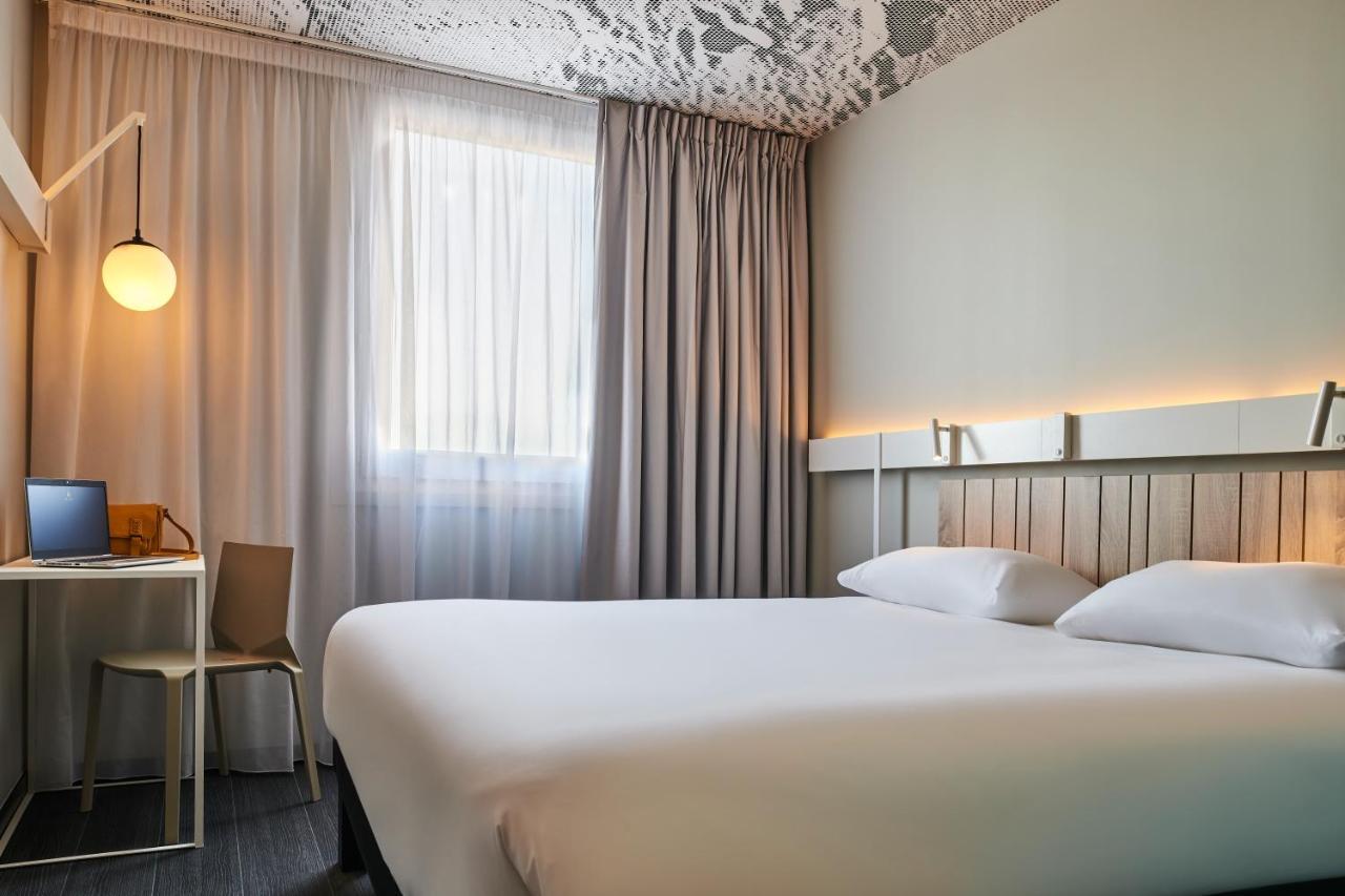 Ibis Montlhery Paris Sud Buitenkant foto