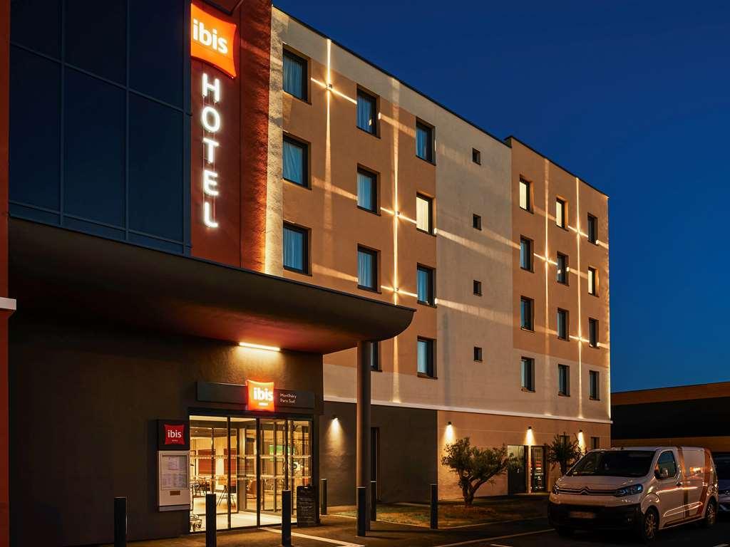 Ibis Montlhery Paris Sud Buitenkant foto